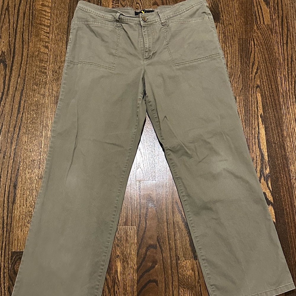 Gloria Vanderbilt Women's Cropped Pants in Olive Green